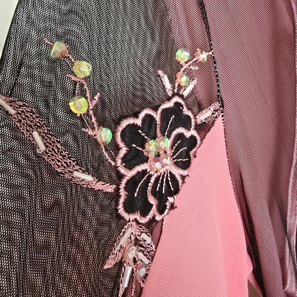 Vintage Elegant Pink Black Satin Chiffon Embroidered Long Nightgown And Robe - Picture 6 of 9